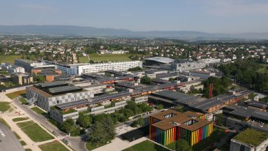 Vue aérienne de l'EPFL, en particulier du bâtiment BI