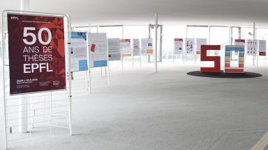 Des panneaux dans le Rolex Learning Center à l'occasion des 50 ans de l'EPFL