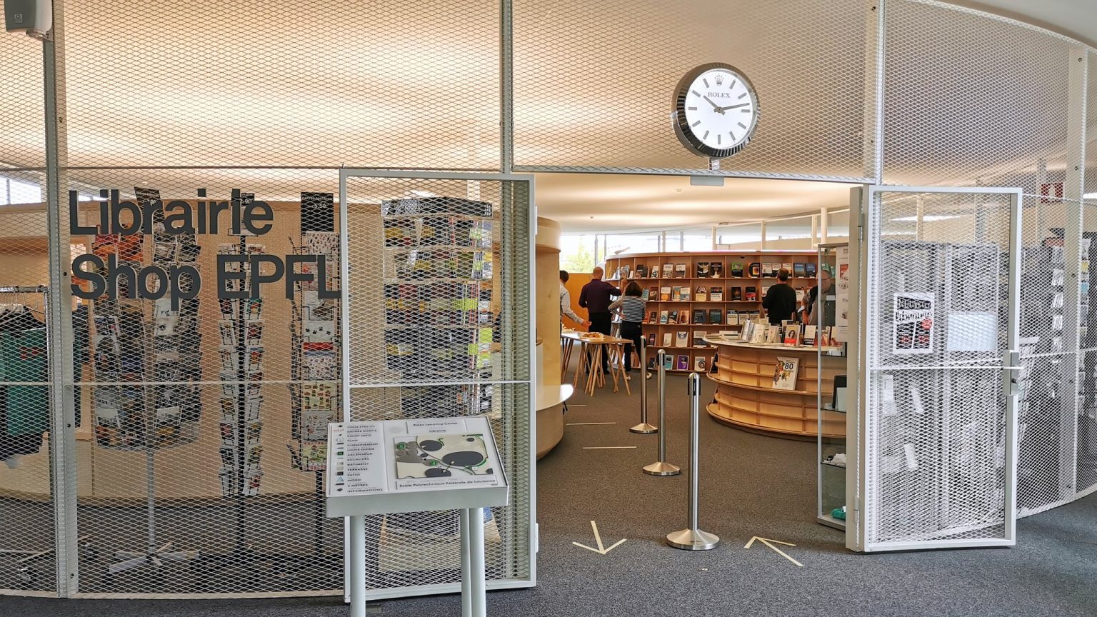 Vue de l'entrée de la librairie l'Intégarle © L'intégrale / EPFL 2021