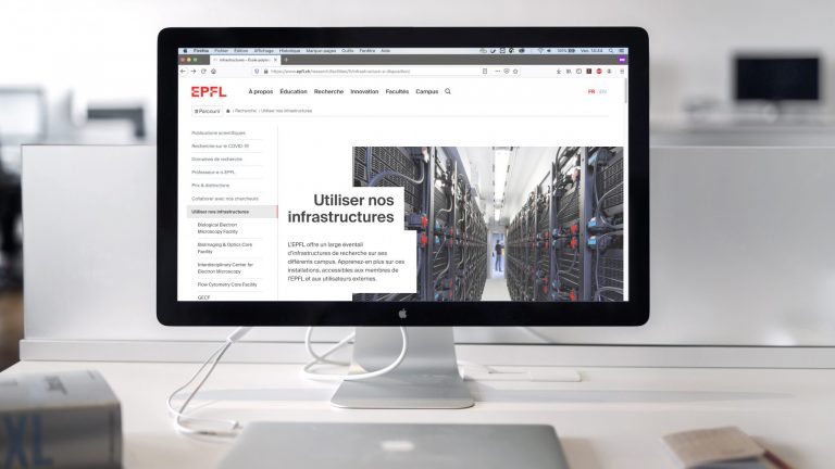 Photomontage d'un ordinateur de bureau affichant une page du site web de l'EPFL