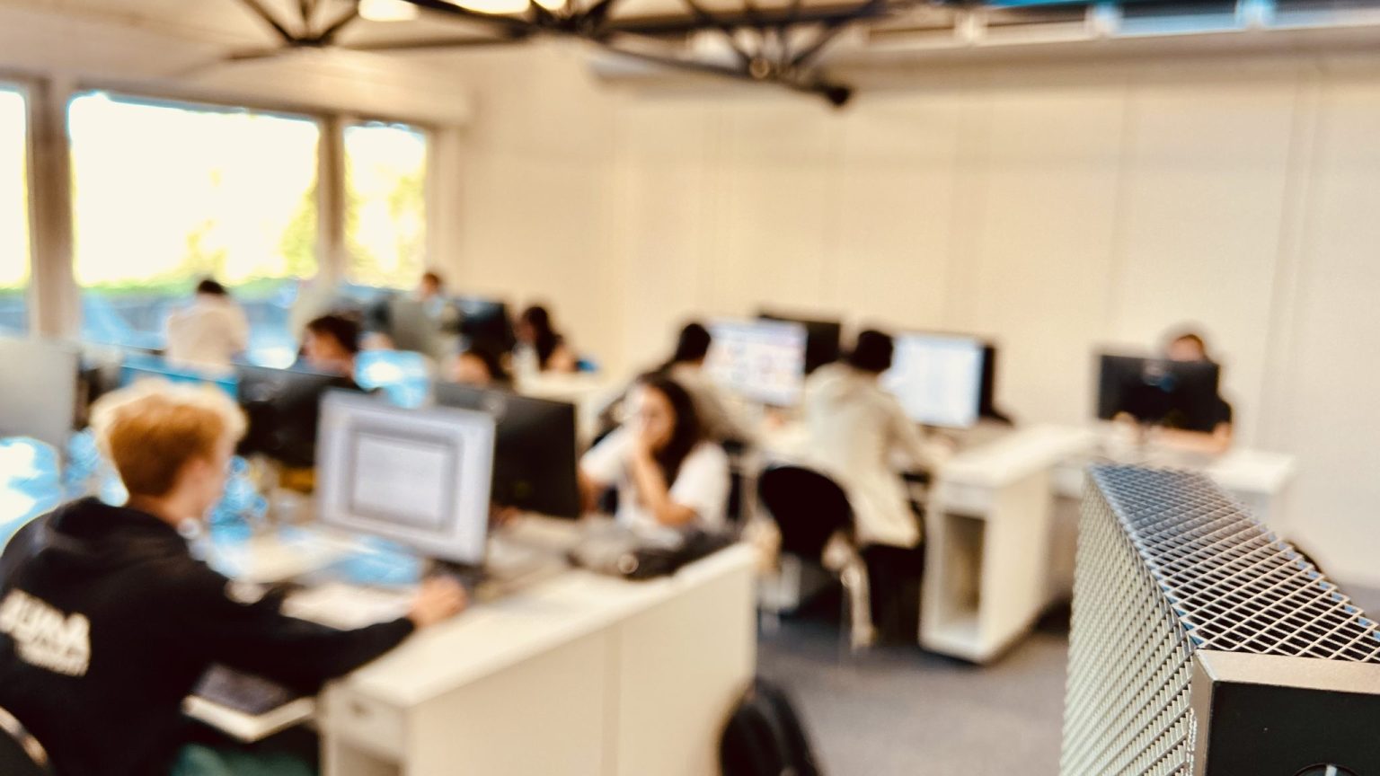 VDI - Students in classroom