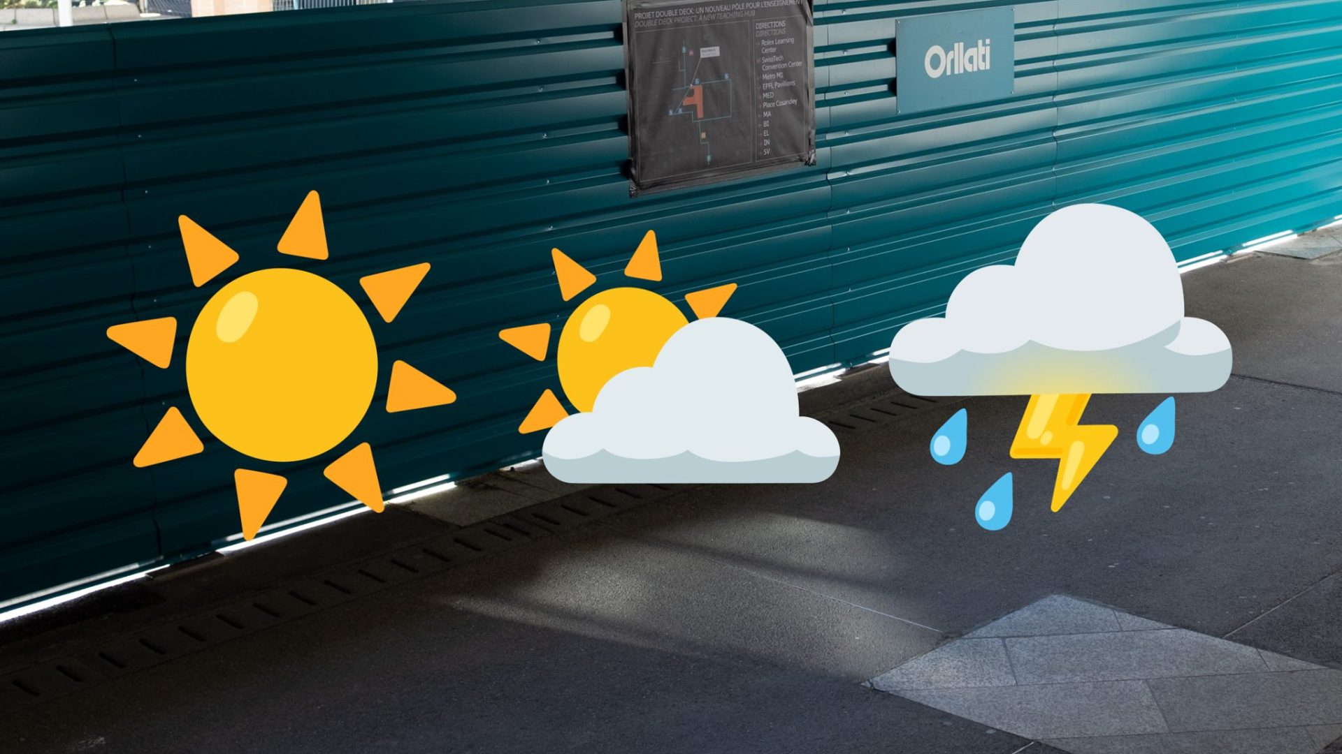Photomontage d'une palissade du chantier du Double Deck, avec trois emoji en surimpression: un soleil, un soleil caché par un nuage, et un nuage avec pluie et éclairs