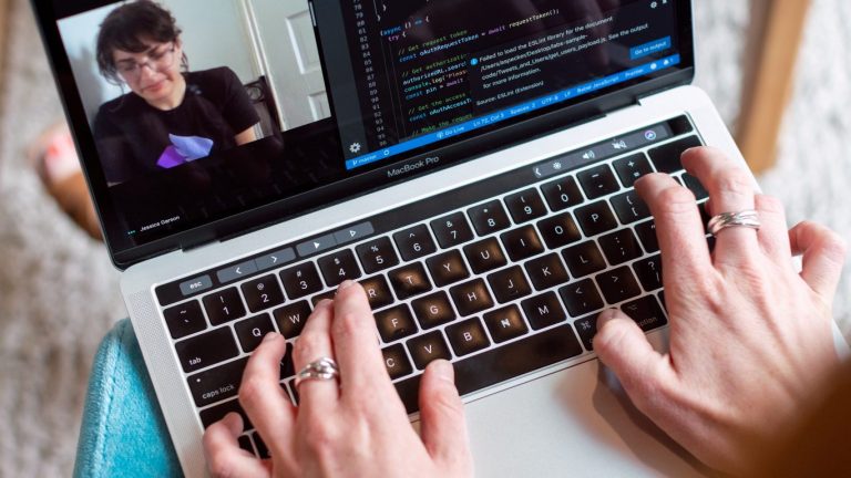 women on laptop with screen share