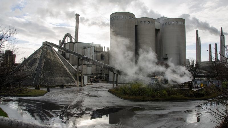 If the European cement sector were a country, it would emit as much CO2 as Belgium. [astrid westvang / Flickr]