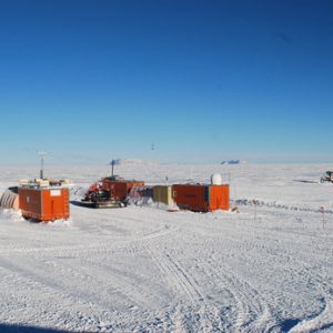Lieu : Talos Dome, Terre de Victoria, Antarctique ; 72°49’S, 159°11’E, altitude 2315 m