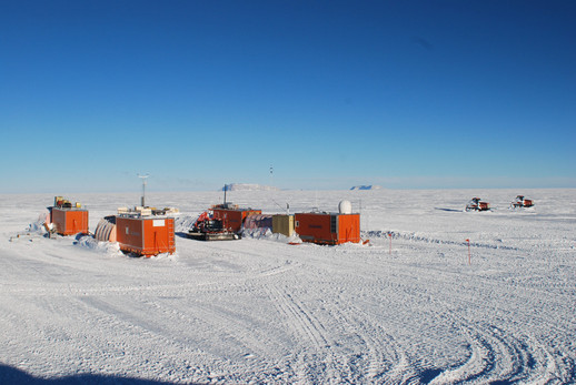 Lieu : Talos Dome, Terre de Victoria, Antarctique ; 72°49’S, 159°11’E, altitude 2315 m