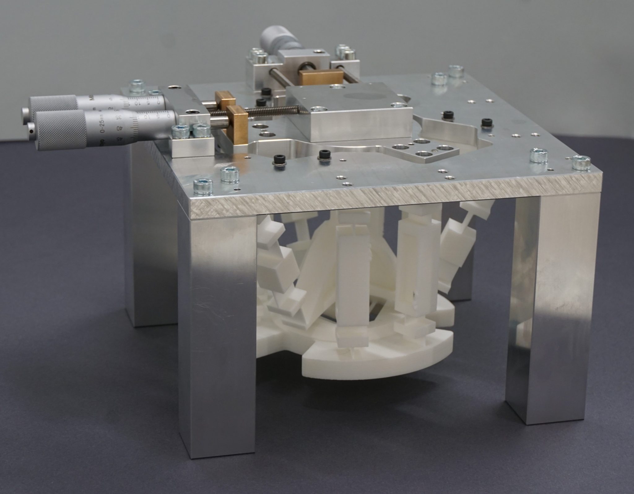 High accuracy flexure based x,y stage ‒ TTO ‐ EPFL