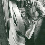Jusqu’en 1970, les cors des Alpes étaient fabriqués avec des sapins courbés ; actuellement, on utilise des pièces de bois assemblées © Peter Studer