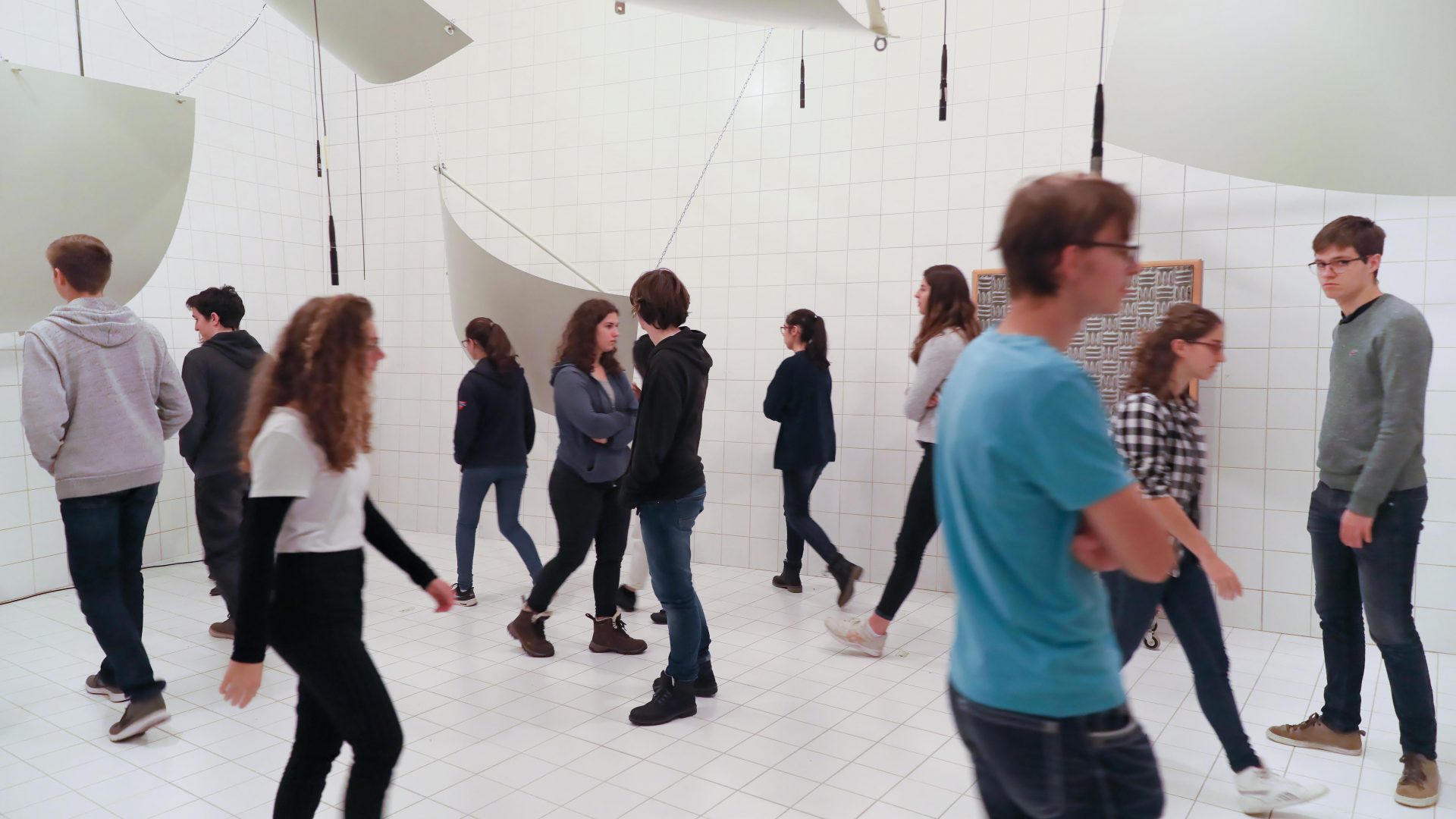 Visite de la salle réverbérante journée des gymnasiens EPFL